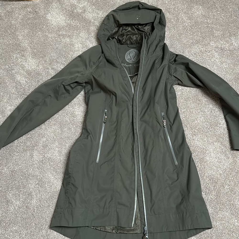Rare Lululemon rain coat jacket size 6 muted mole green like new
